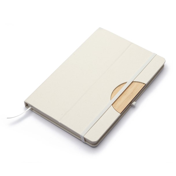 Caderno com tampa de função de suporte para celular, feito com caixa de leite, detalhe em bambu e porta caneta. – OE140