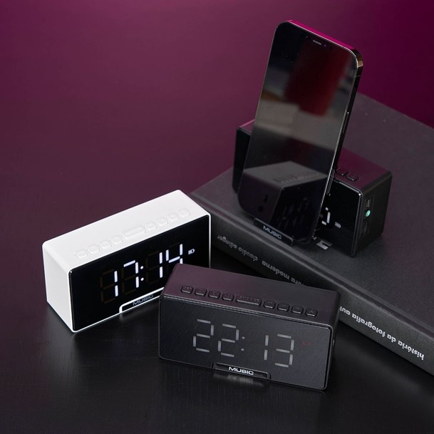 Caixa de som multimídia com relógio despertador, executa nos modos Bluetooth, cartão TF-microSD e entrada auxiliar P2 – TC296